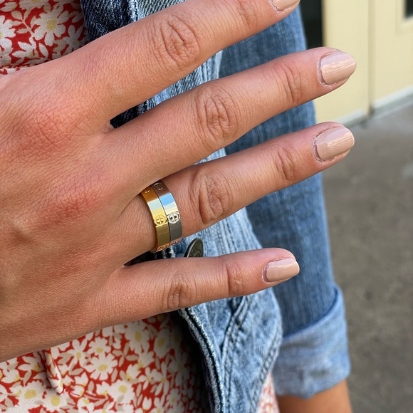 LUXURY SILVER SCREW RING LOVE BAND RING - Picture 7 of 16